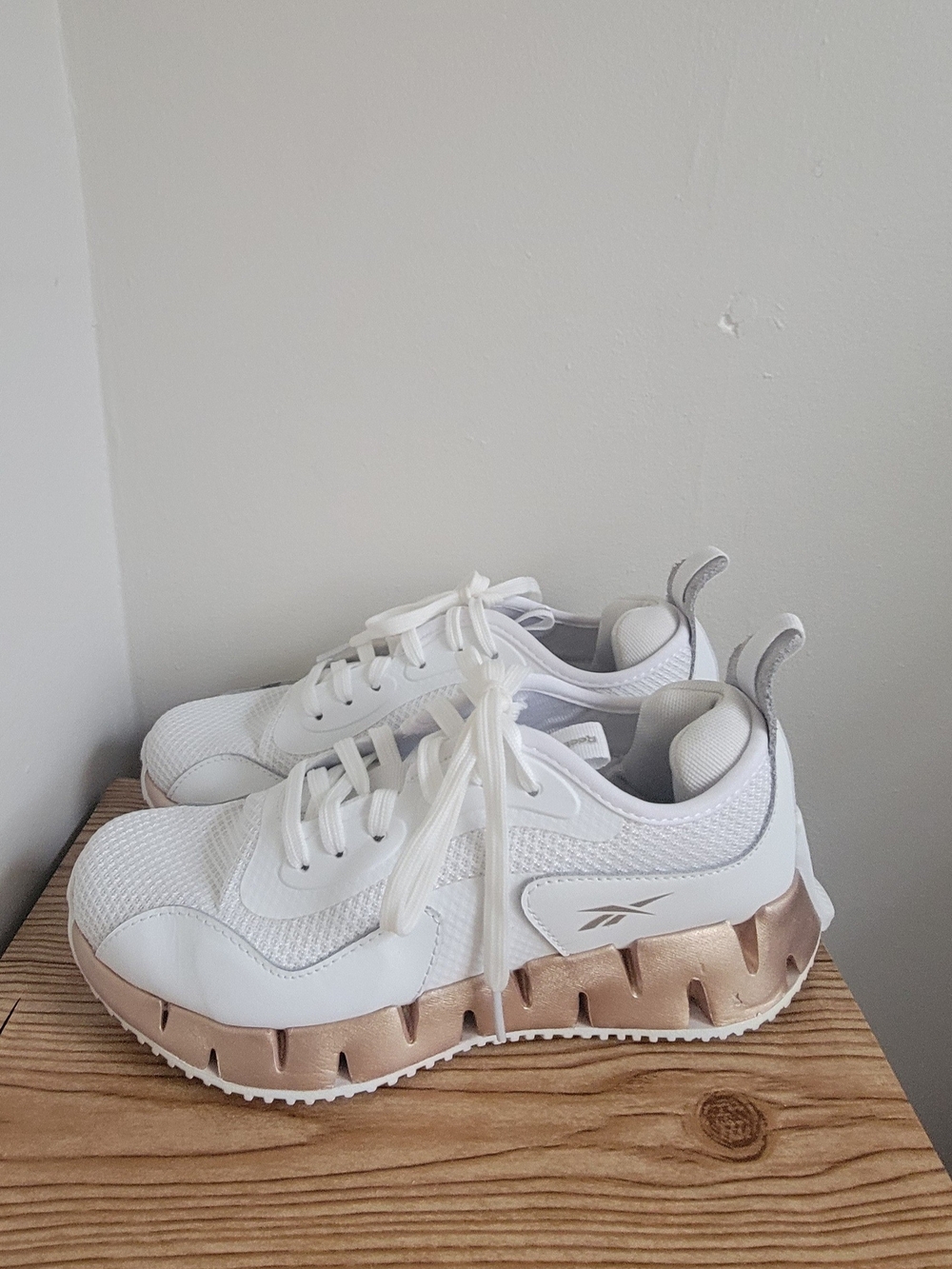 Reebok Women’s Training Shoes White/Rose Gold Size 8 - Picture 6 of 9